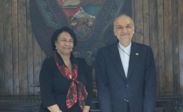 Visita del Excelentísimo Sr. Seyed Mohammad Hadi Sobbani, Embajador Extraordinario y Plenipotenciario de la República Islámica de Irán en Cuba a la Universidad de La Habana